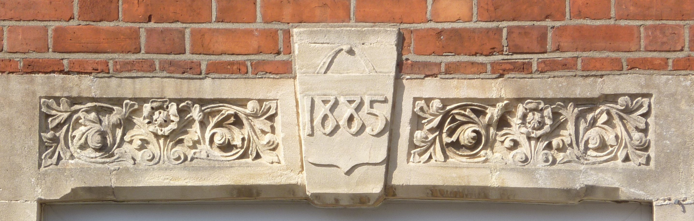 2 Abingdon Road date stone March 2021 cropped