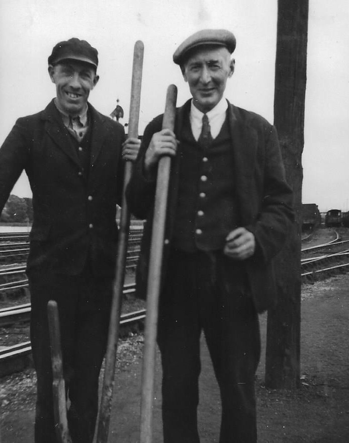 [GWR shunters with poles Hinksey Sidings, 1950s]