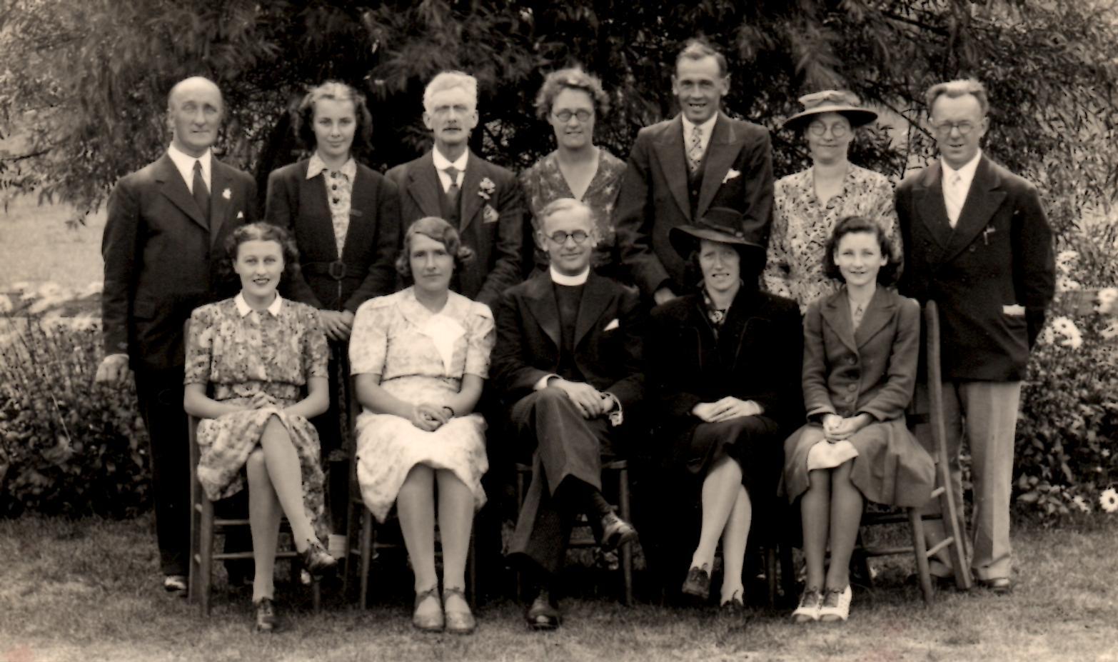 South Oxford Baptist Church Vicar and Sunday School teachers c. 1940 David Roberts May 2023