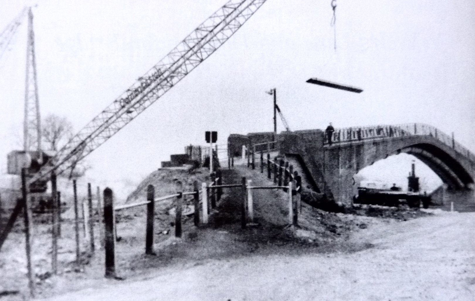 [Donnington free ferry footbridge 1961]